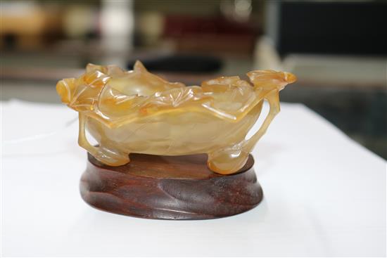 A Chinese chalcedony brush washer